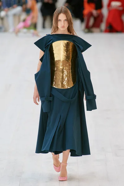 Look 10